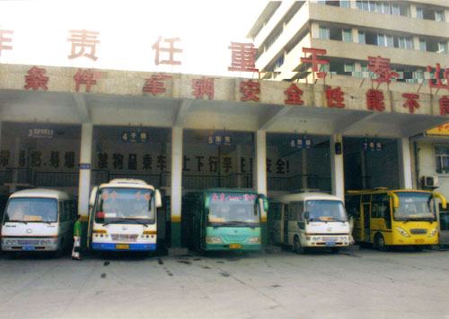 閬中汽車(chē)站發(fā)車(chē)站臺.jpg